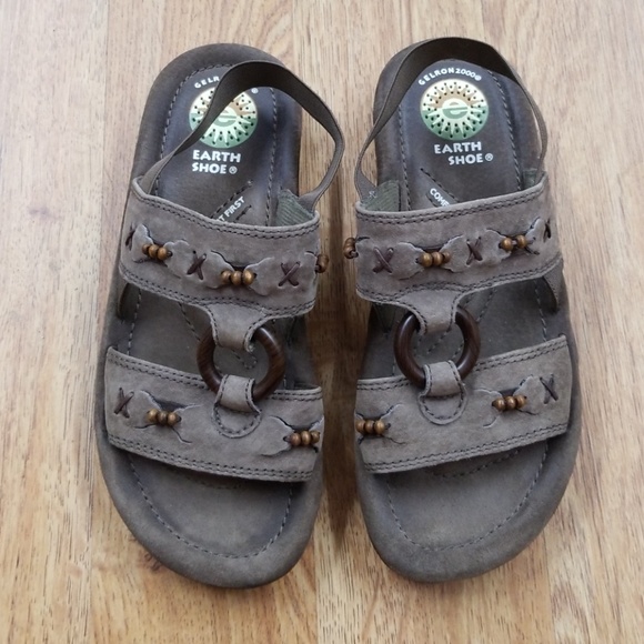 earth shoes flip flops